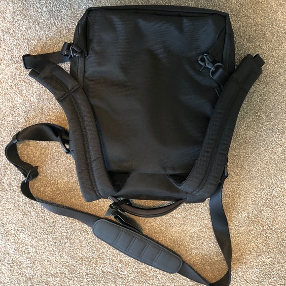 Tumi T-Tech GCG Essential Gear Laptop Black Backpack / shoulder bag. Like new! - Picture 7 of 11